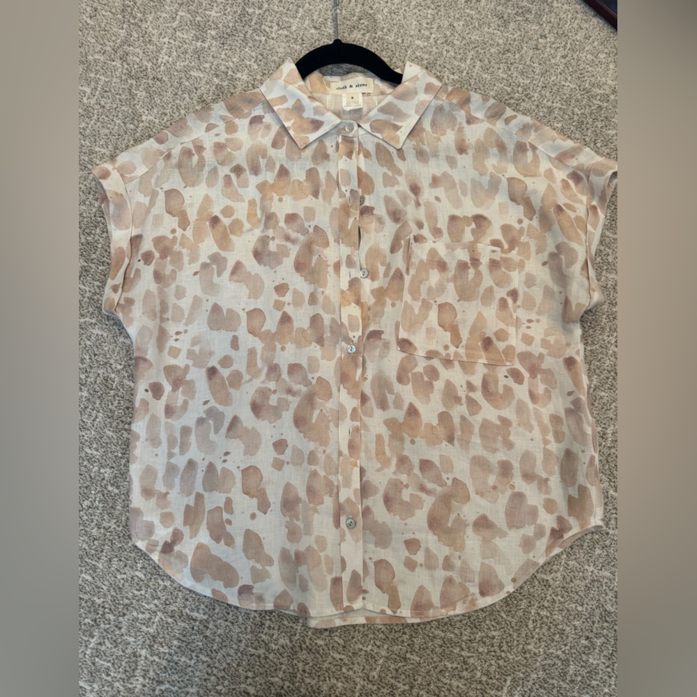 Cloth & Stone Neutral Spot-Print Blouse in Light Beige and Taupe